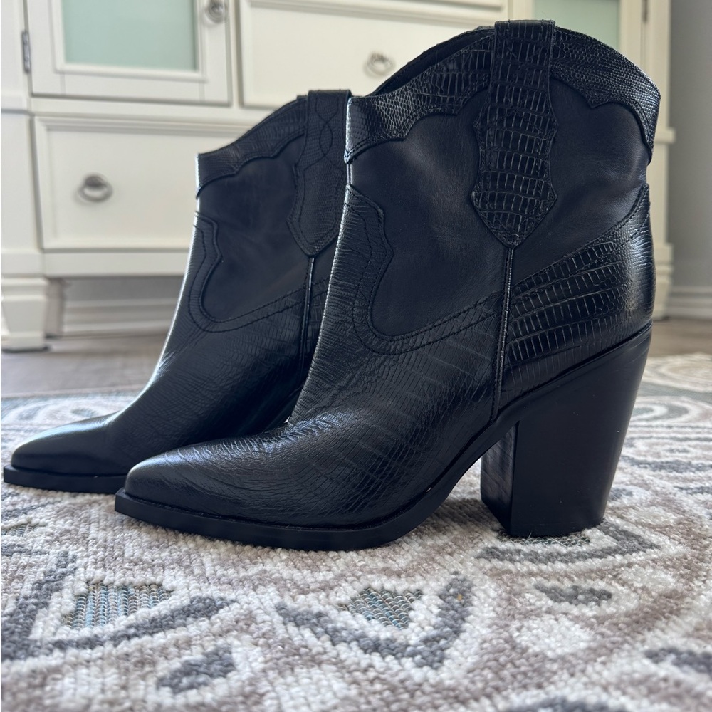 Marc Fisher Limited Gona Black Embossed Leather Western Inspired Boots 7.5